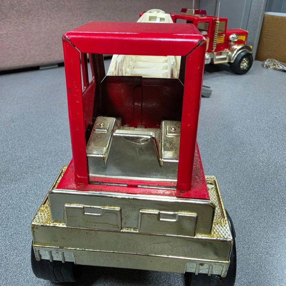 Vintage Tonka Hook and Ladder‎ Fire Truck #2 Plastic/Steel W/Siren Made In USA